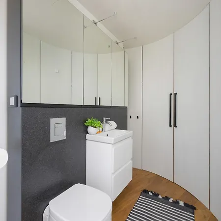 Apartment Studio With View Of Panorama With Parking By Renters Prestige *